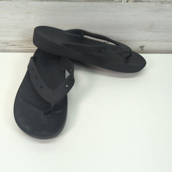 Crocs Classic Flip Flops V2 Womens Size W 10 Black Slip On Thong Beach Sandals - Picture 1 of 8